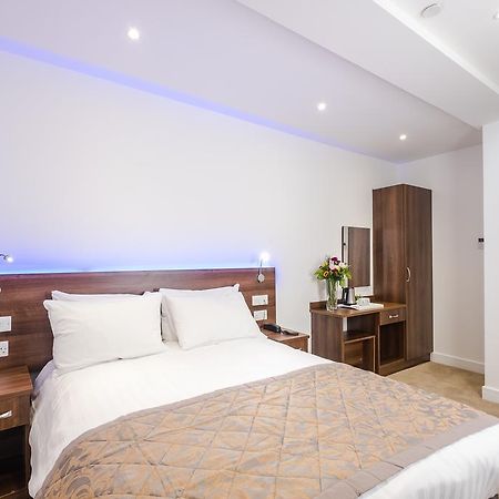 Signature Hotel London Илфорд Экстерьер фото