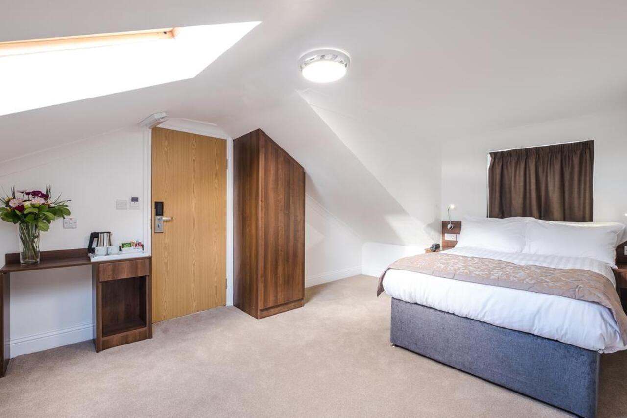 Signature Hotel London Илфорд Экстерьер фото