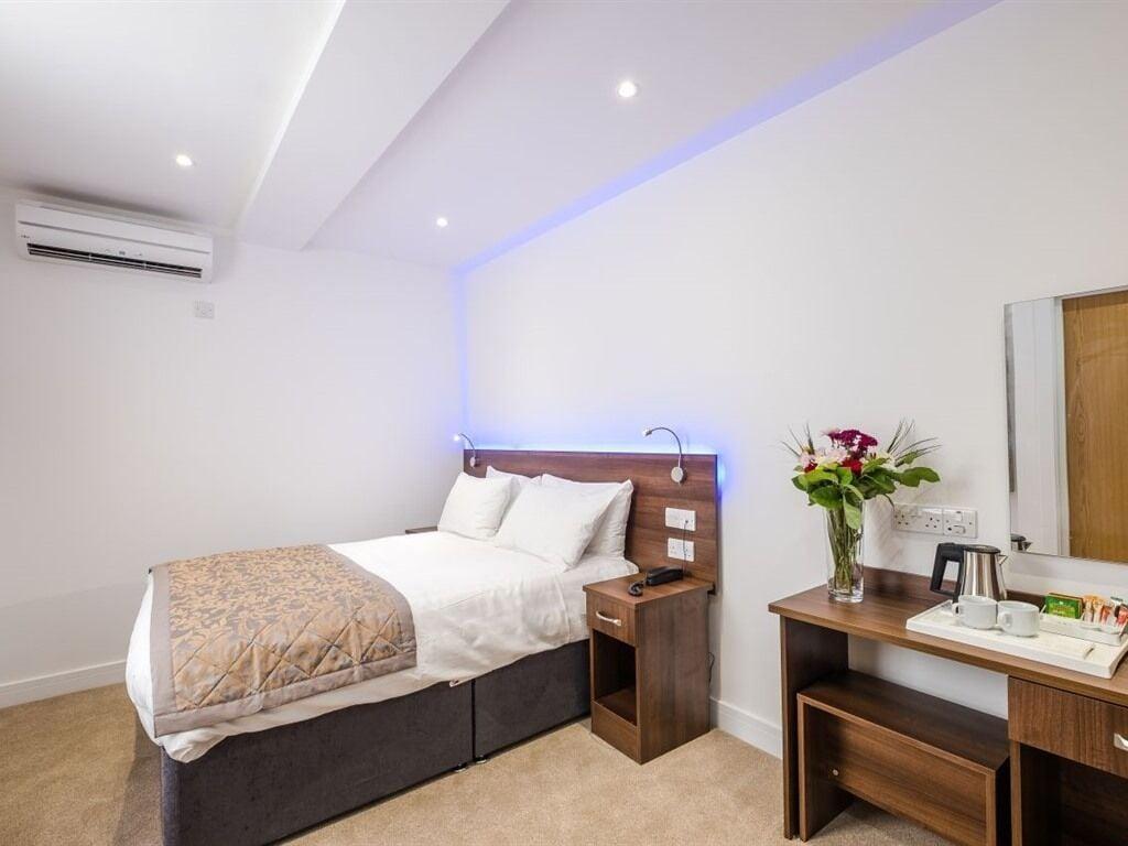 Signature Hotel London Илфорд Экстерьер фото