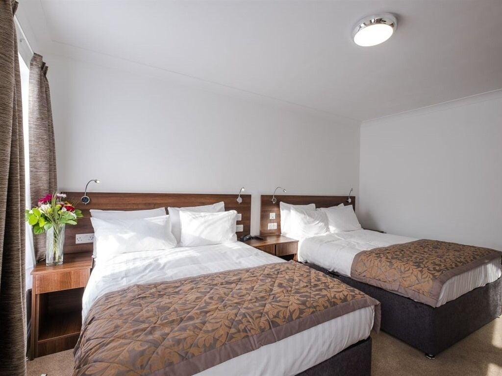 Signature Hotel London Илфорд Экстерьер фото
