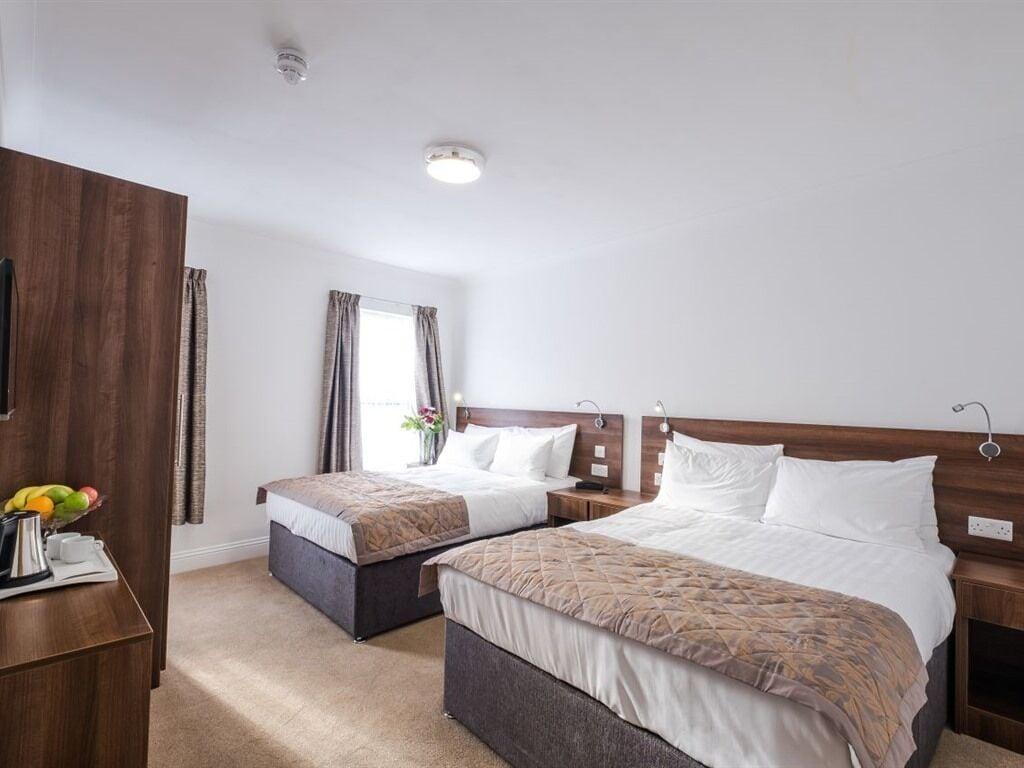 Signature Hotel London Илфорд Экстерьер фото