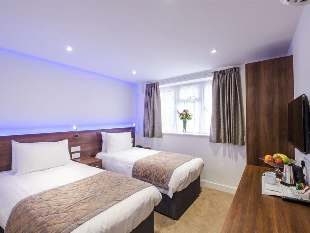 Signature Hotel London Илфорд Экстерьер фото