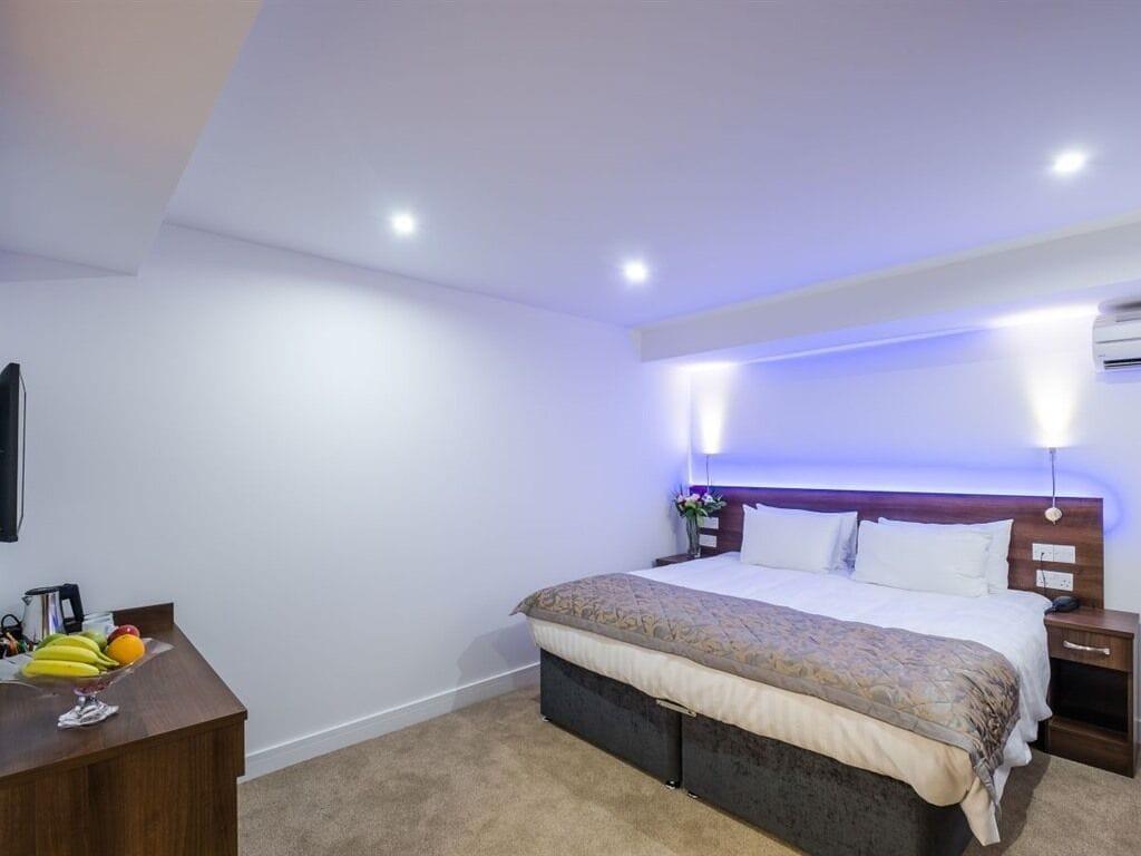 Signature Hotel London Илфорд Экстерьер фото