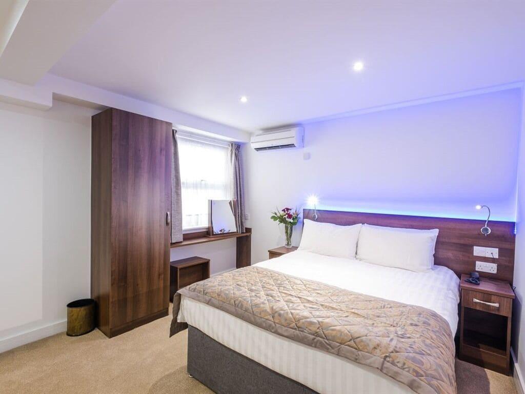 Signature Hotel London Илфорд Экстерьер фото