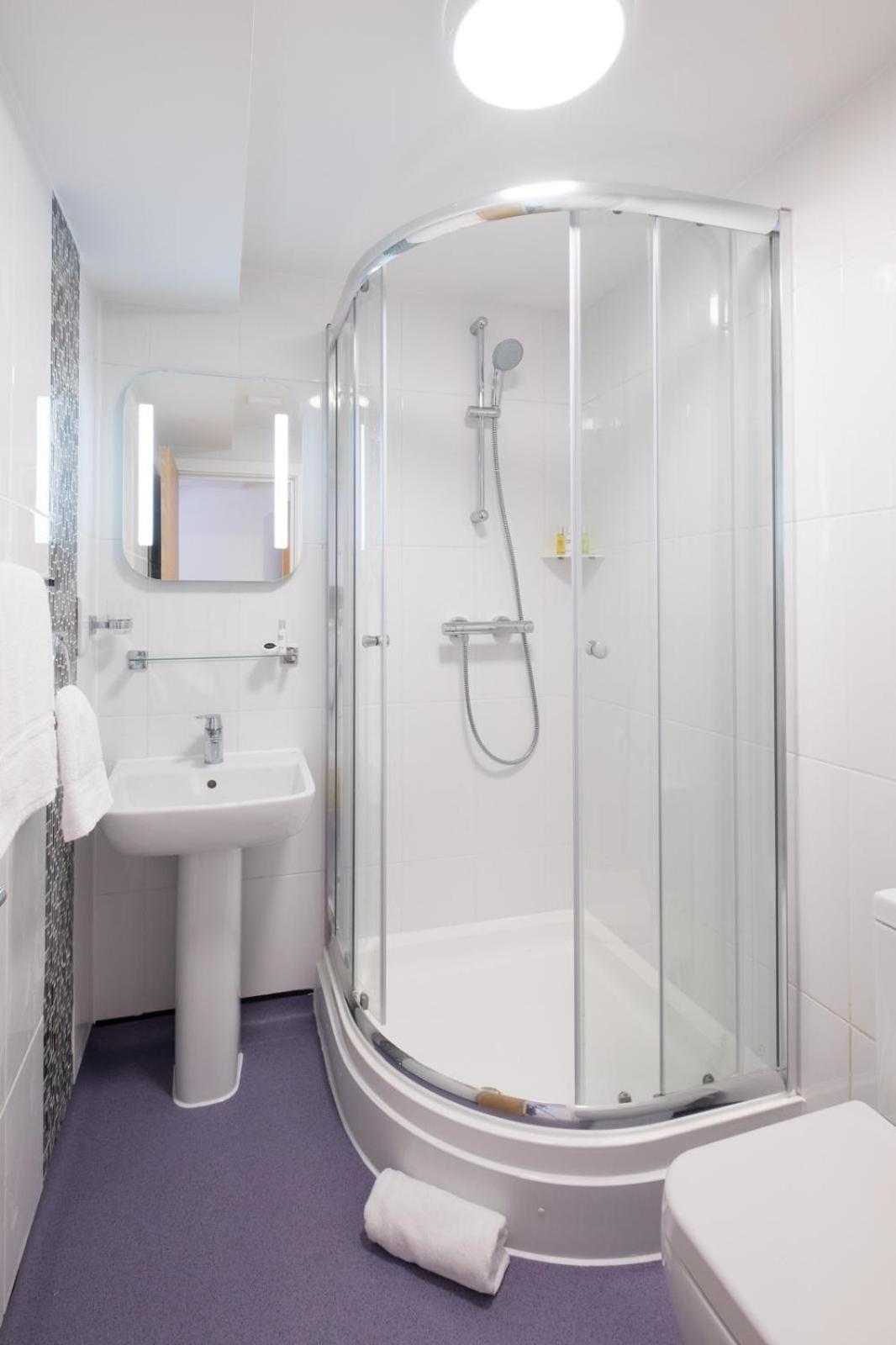Signature Hotel London Илфорд Экстерьер фото