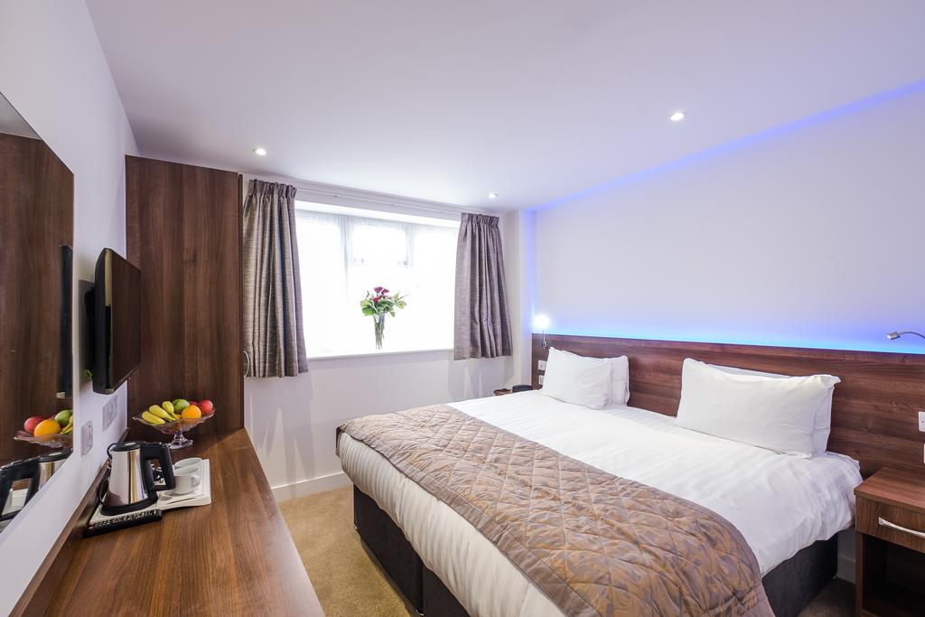 Signature Hotel London Илфорд Экстерьер фото