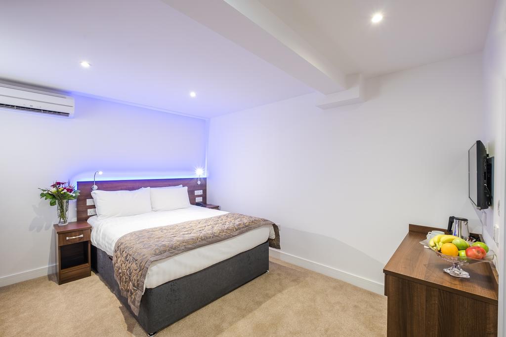 Signature Hotel London Илфорд Экстерьер фото