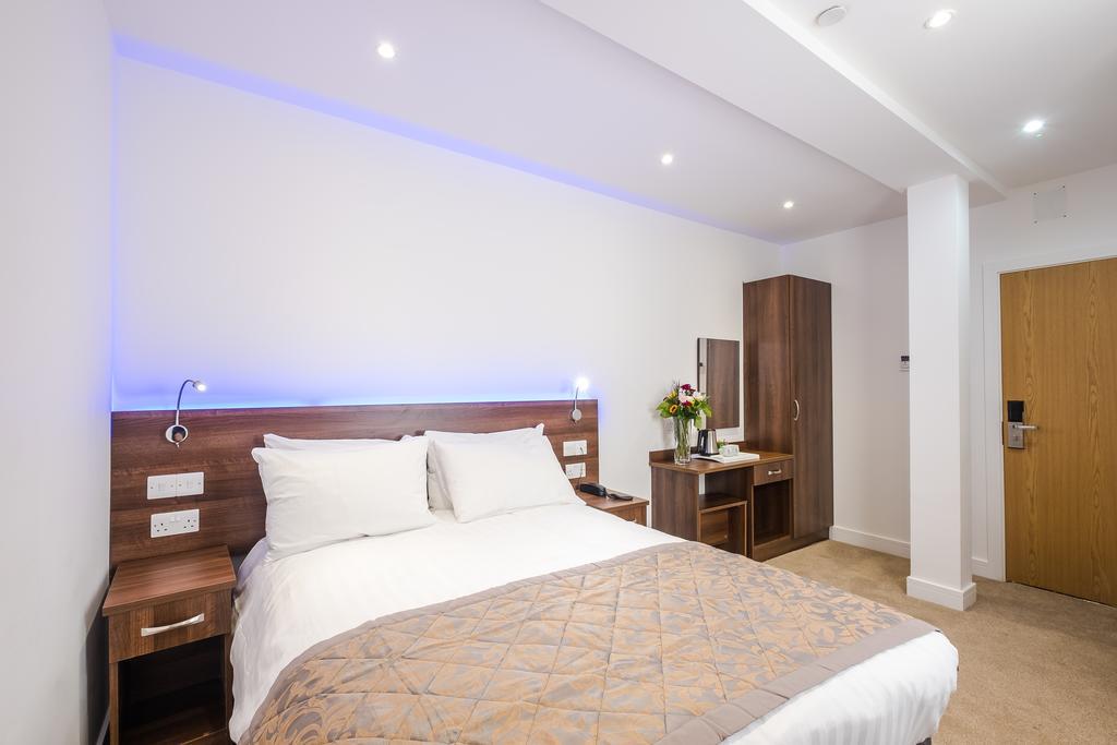 Signature Hotel London Илфорд Экстерьер фото