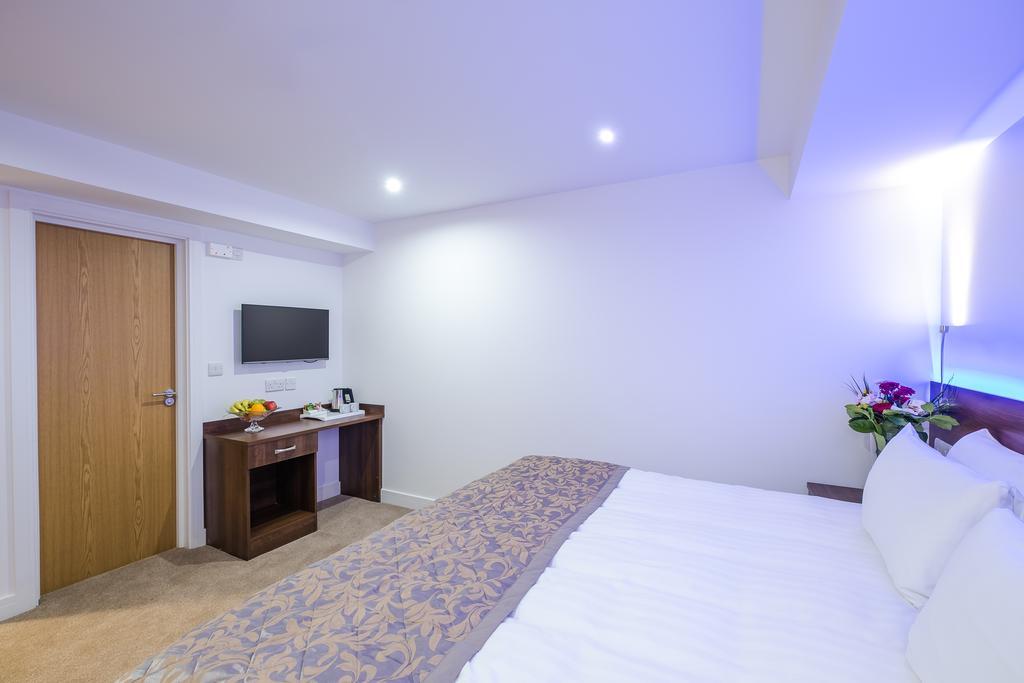 Signature Hotel London Илфорд Экстерьер фото