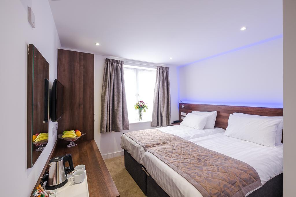 Signature Hotel London Илфорд Экстерьер фото