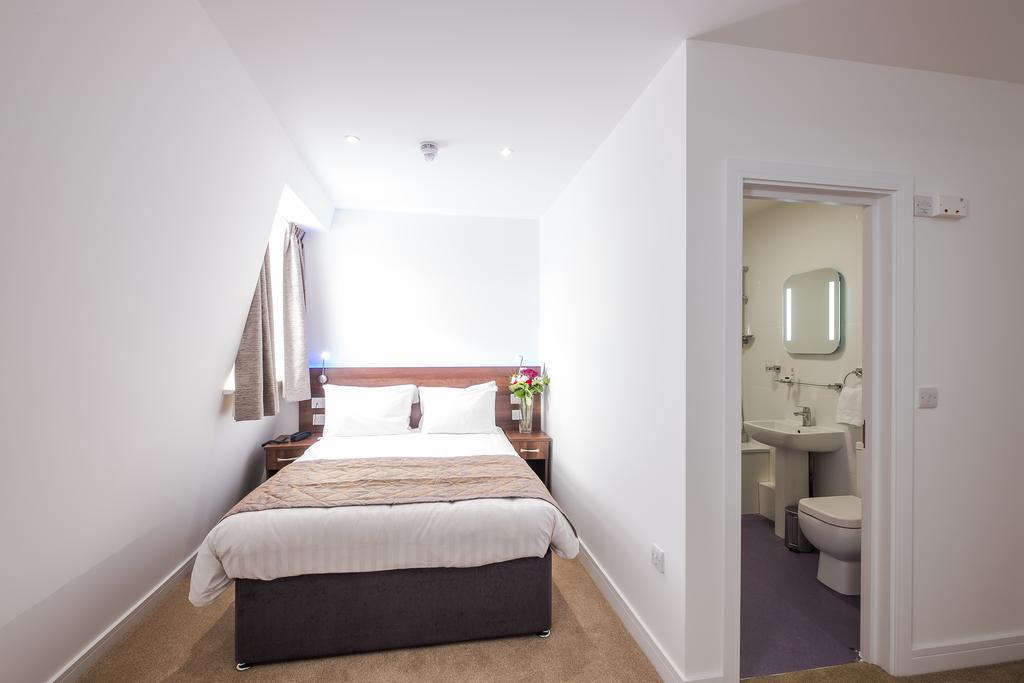 Signature Hotel London Илфорд Экстерьер фото